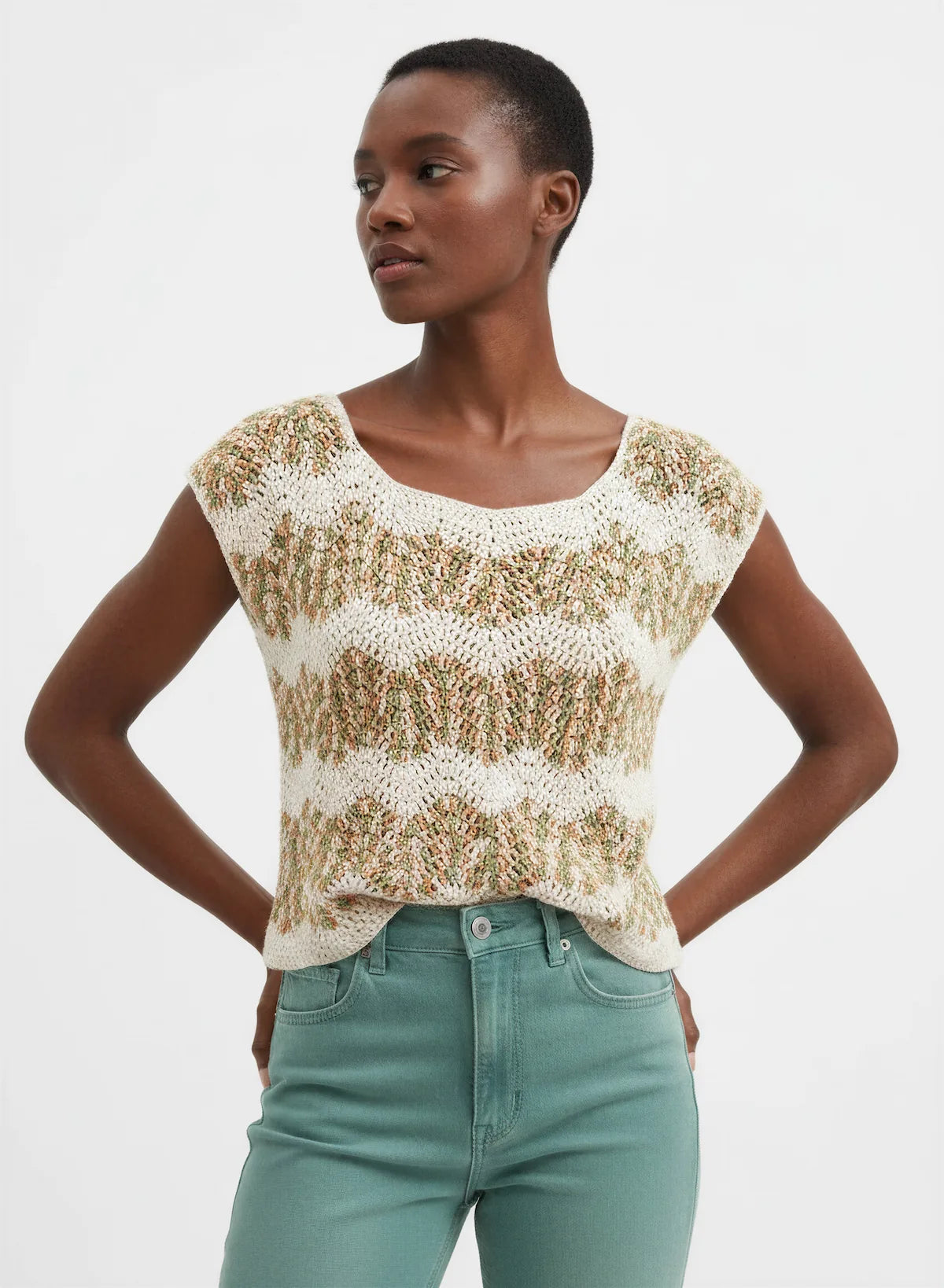 Pull manches courtes Azeitona kaki crème rayures vagues – crochet fait main – de face – Cachalabibi