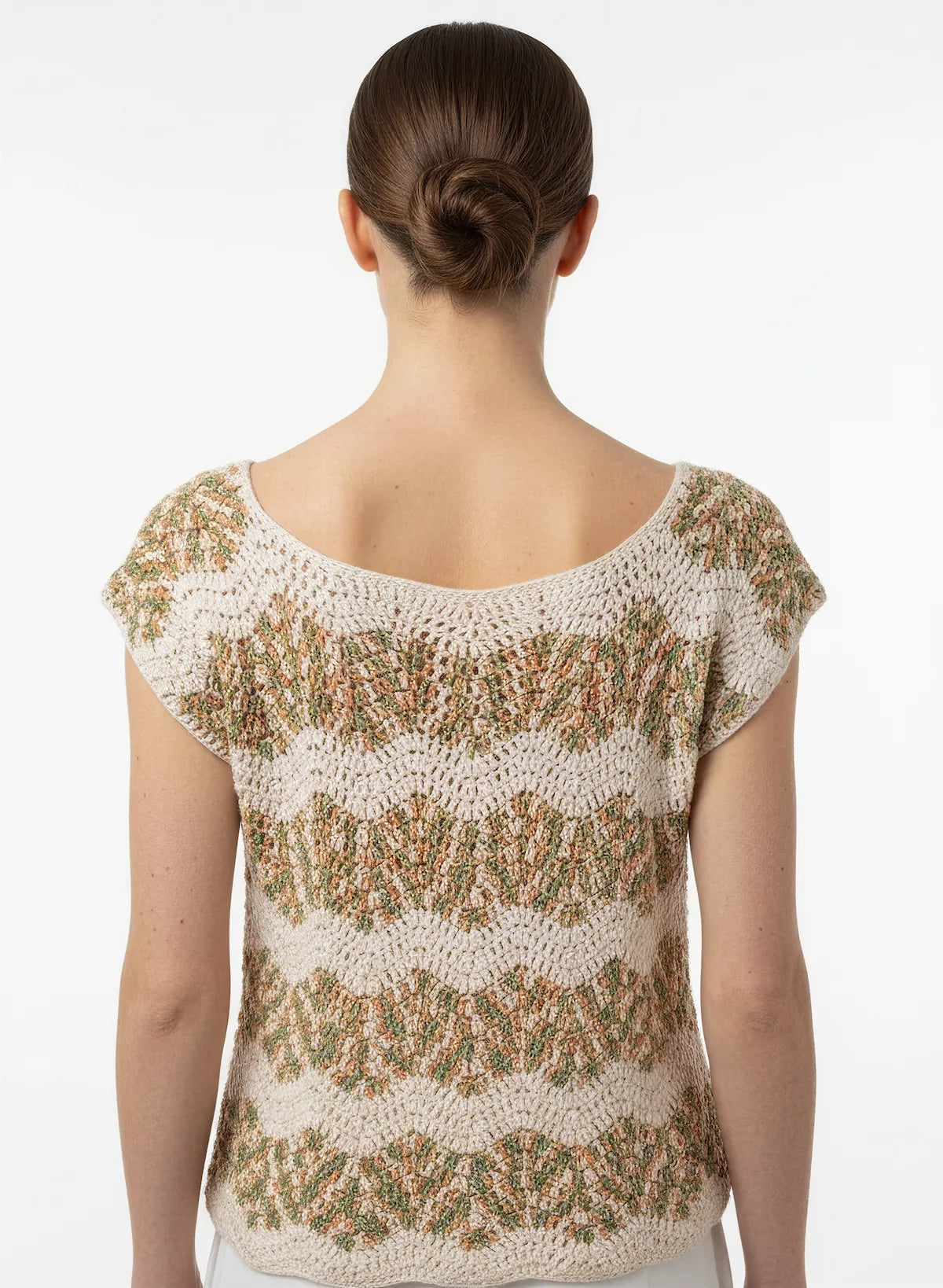 Pull manches courtes Azeitona kaki crème rayures vagues – crochet fait main – de dos – Cachalabibi