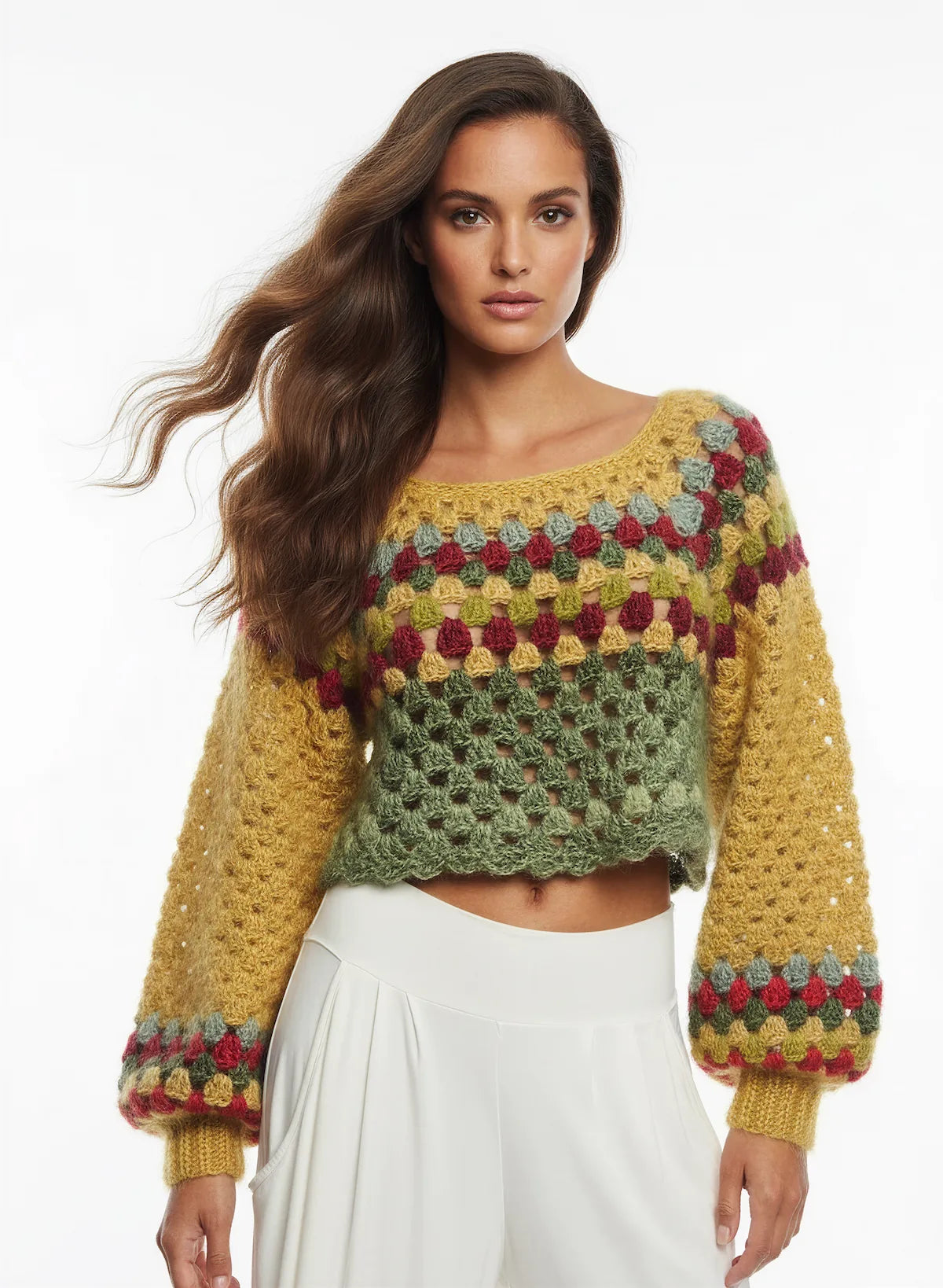 Pull court femme Barcarola moutarde granny square multicolore – crochet fait main – de face – Cachalabibi