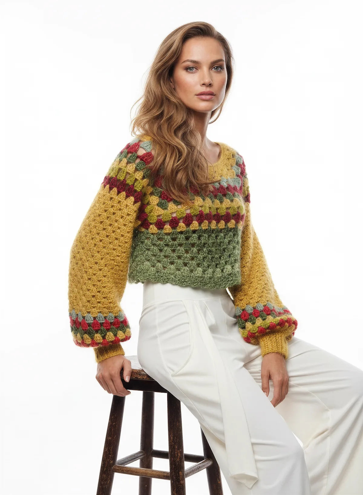 Pull court femme Barcarola moutarde granny square multicolore – crochet fait main – pose assise – Cachalabibi