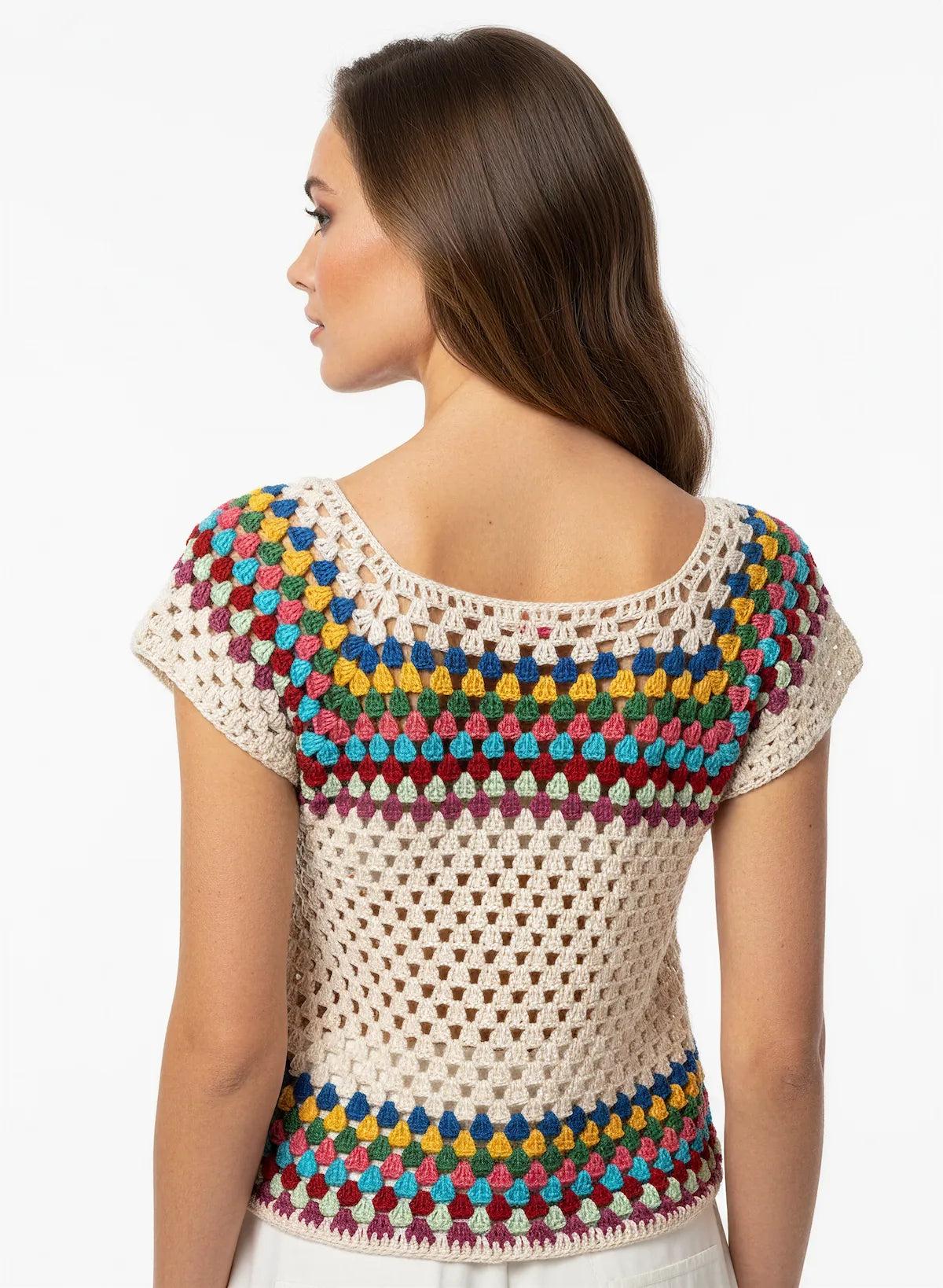 Pull manches courtes Bel Été granny square multicolore crème – crochet fait main – de dos – Cachalabibi