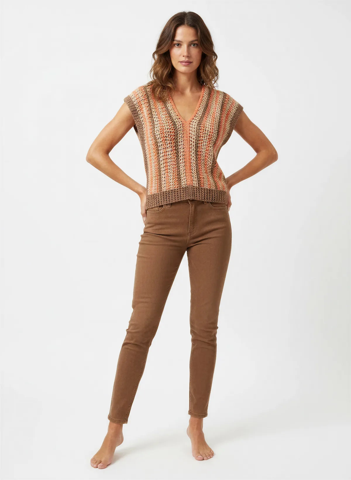 Pull manches courtes Belladonna rayures corail terracotta – crochet fait main – de face – Cachalabibi