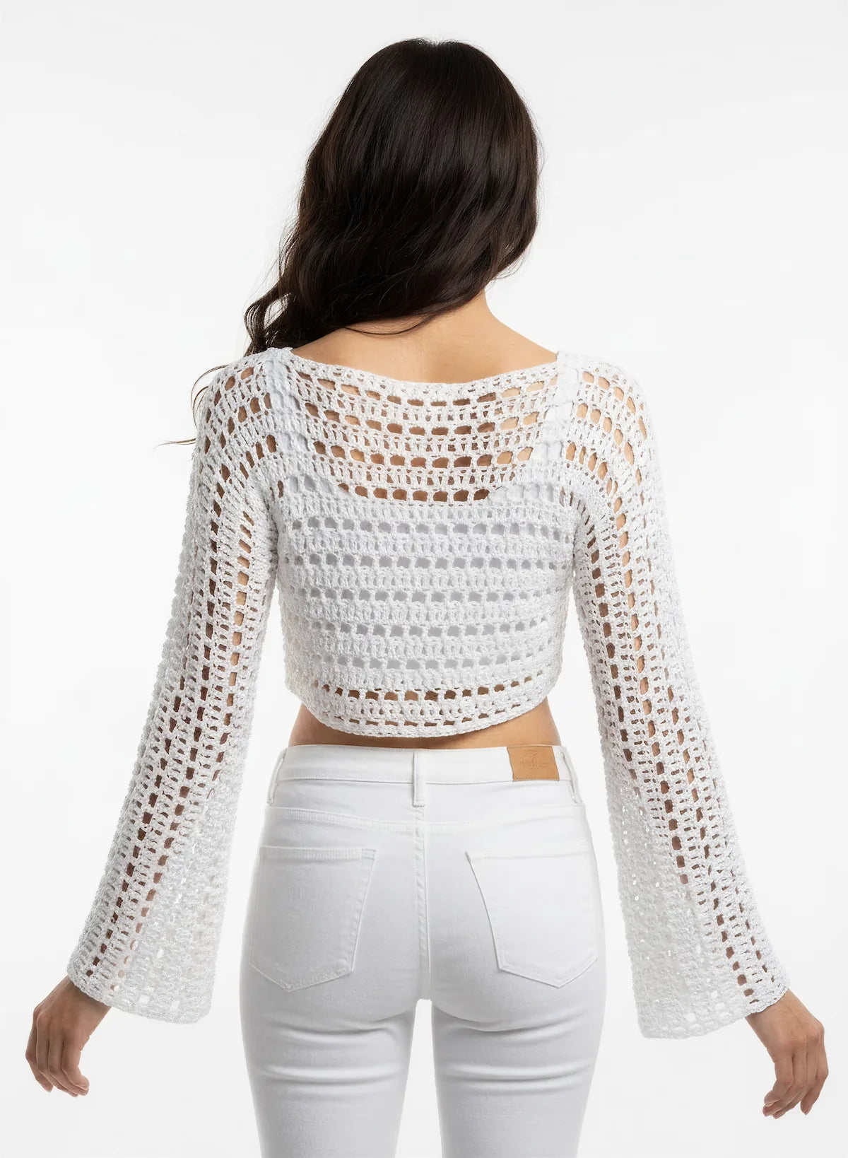 Pull court Blancamo blanc – crochet fait main – de dos – Cachalabibi