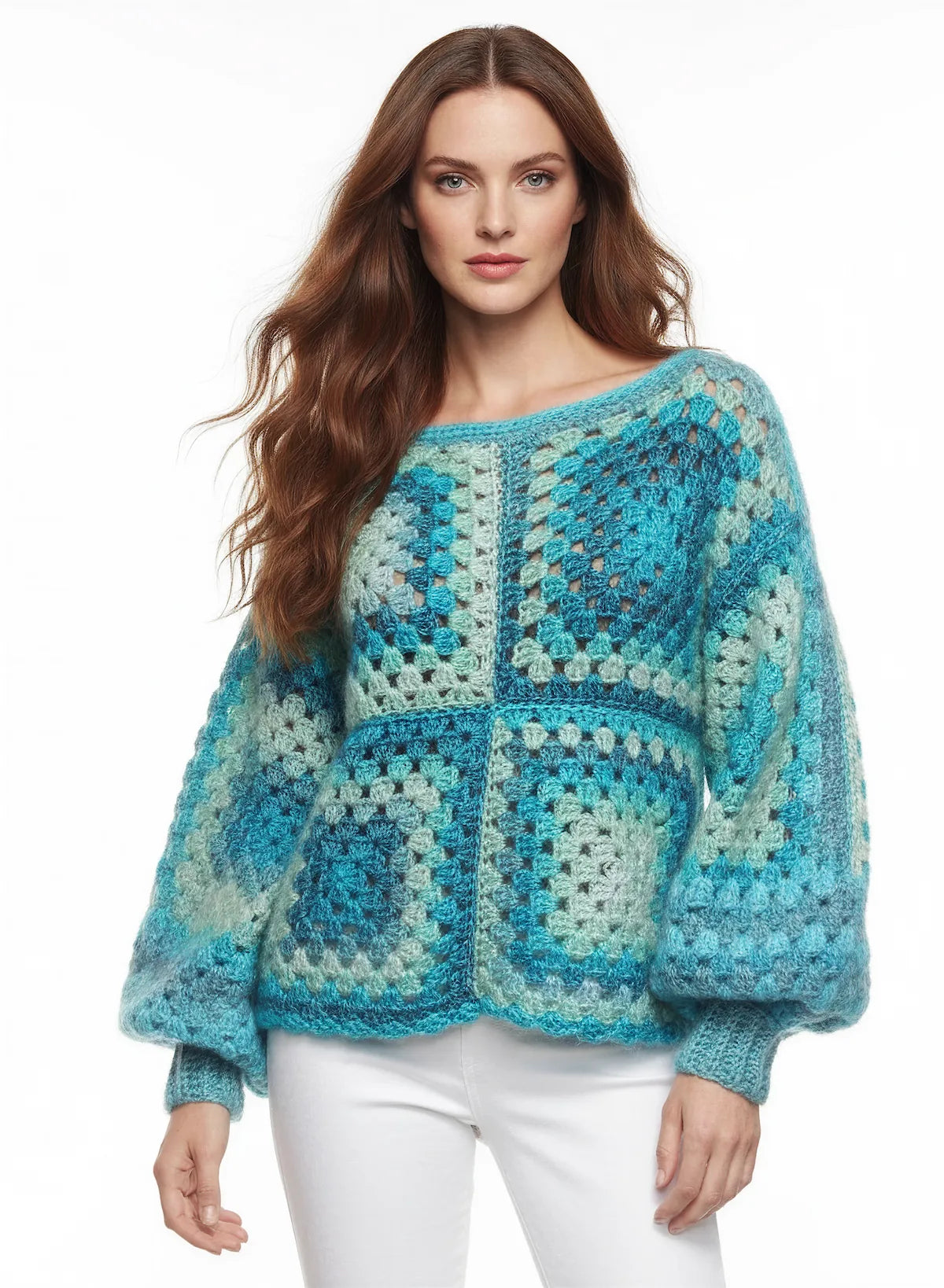 Pull femme Bora-Bora turquoise granny square bouclé – crochet fait main – de face – Cachalabibi