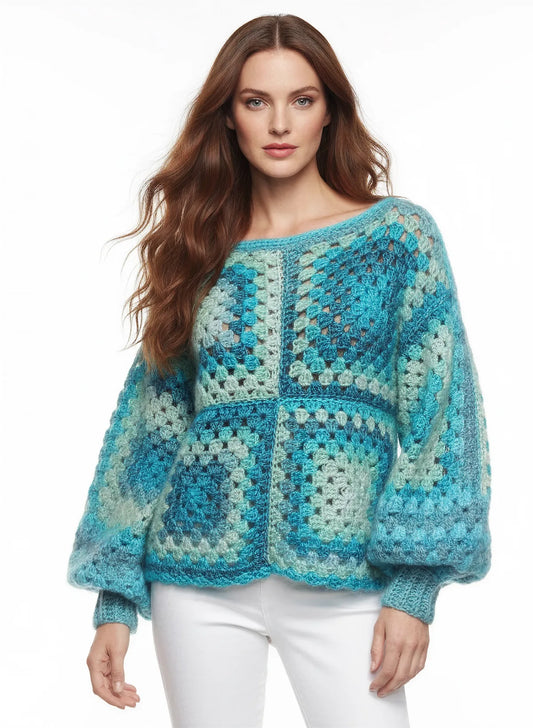 Pull femme Bora-Bora turquoise granny square bouclé – crochet fait main – de face – Cachalabibi