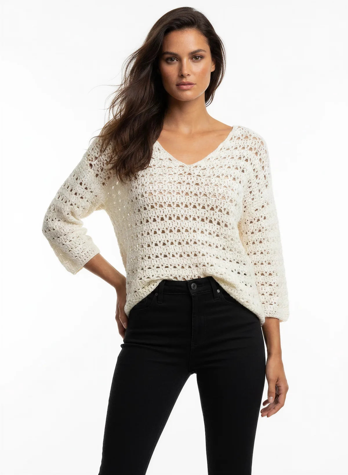 Pull femme Butterfly crème ajouré encolure V – crochet fait main – vue frontale complète – Cachalabibi