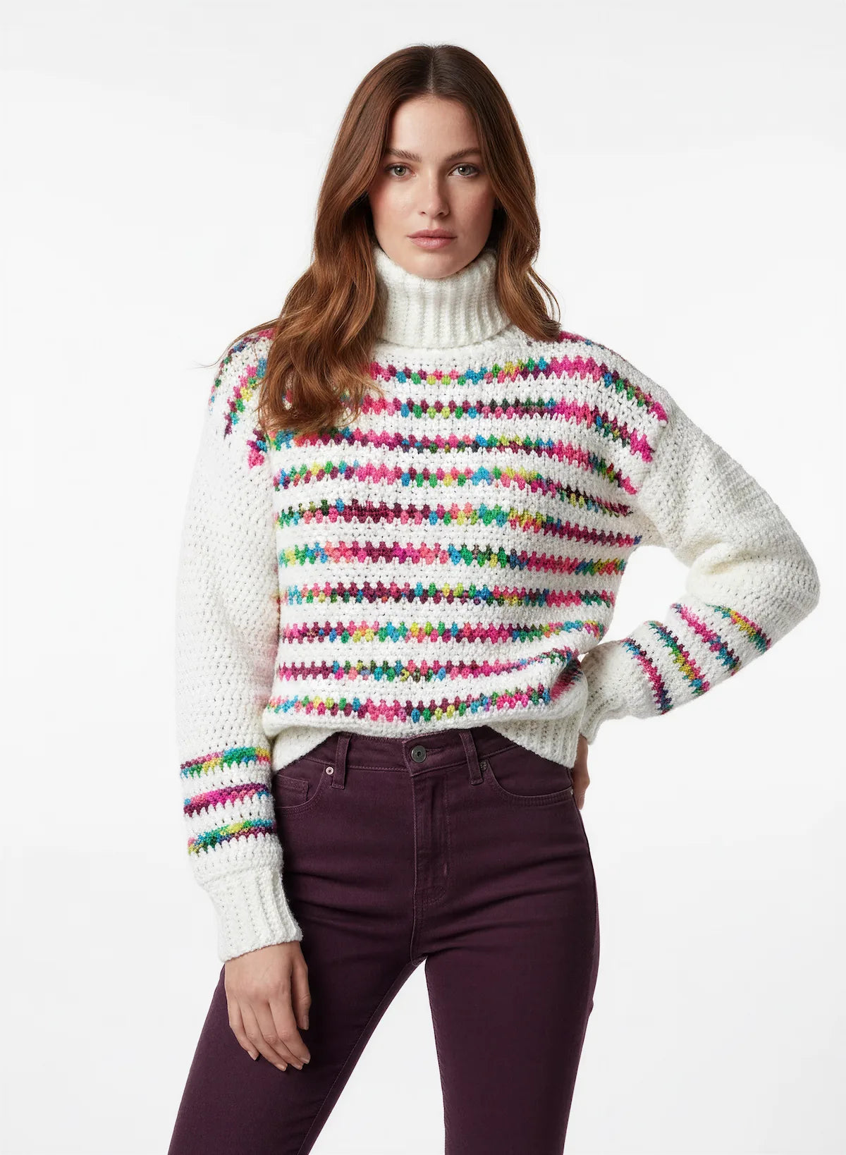 Pull femme Colloalto crème rayures multicolores col roulé – crochet fait main – de face – Cachalabibi