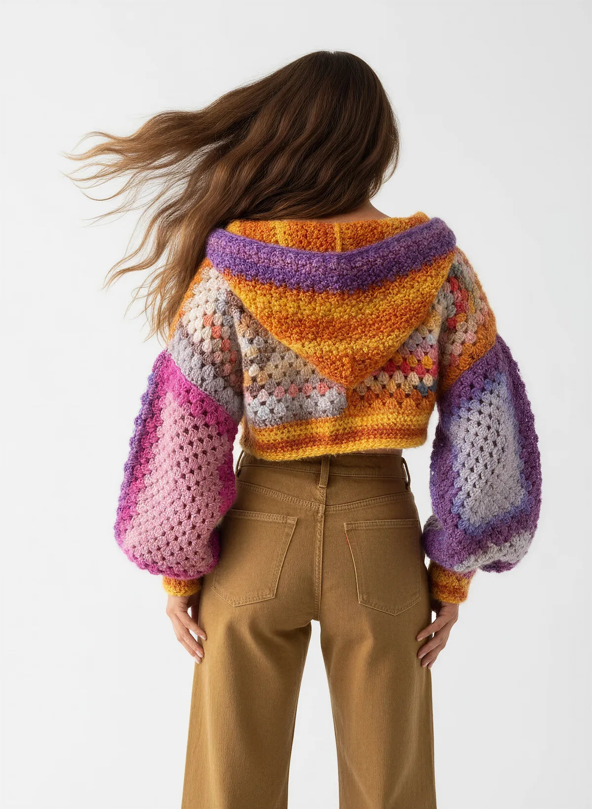 Pull court Dorsoduro granny square multicolore – crochet fait main – de dos capuche – Cachalabibi