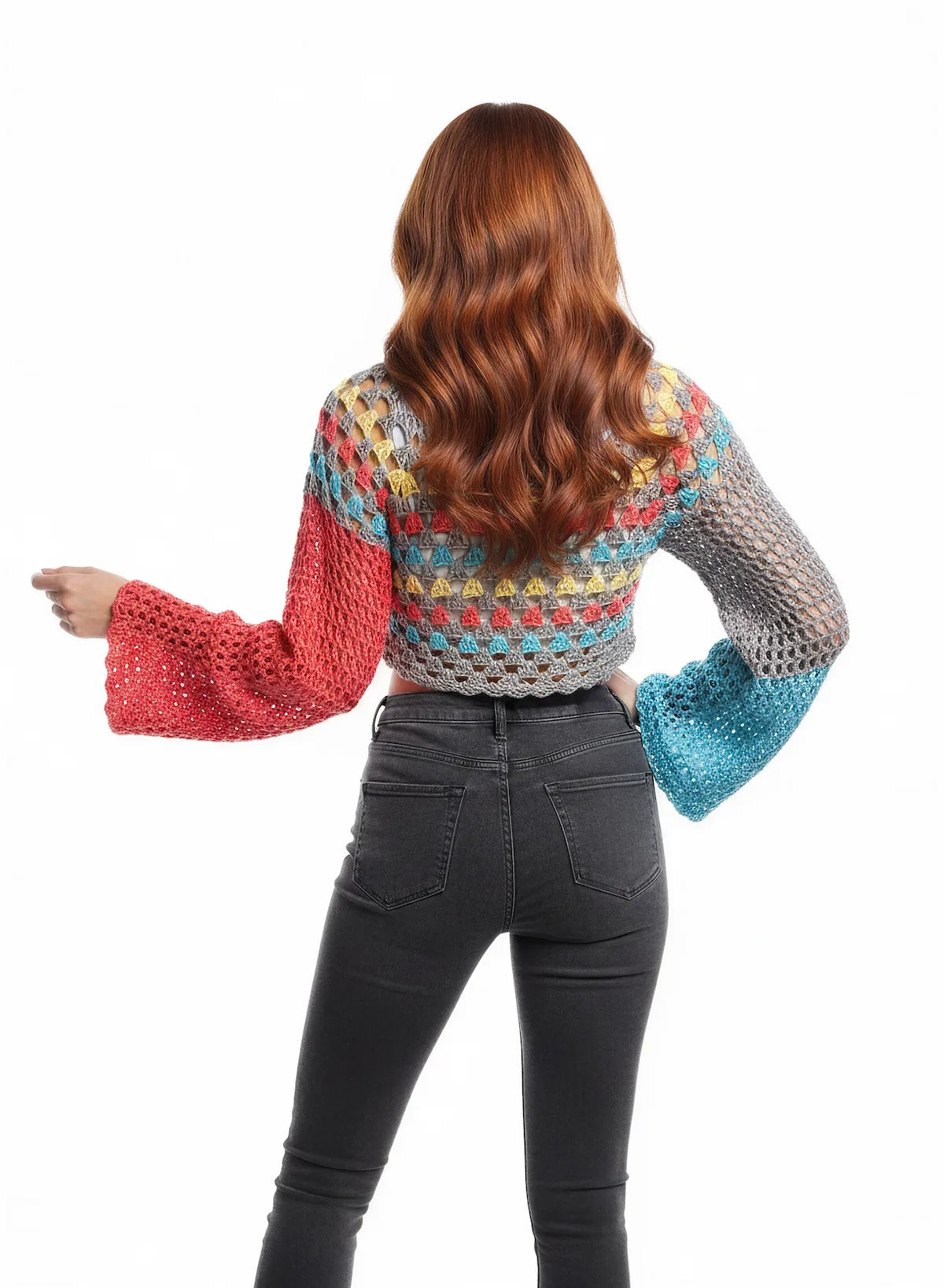 Pull court Duo granny square multicolore – crochet fait main – de dos manches évasées – Cachalabibi