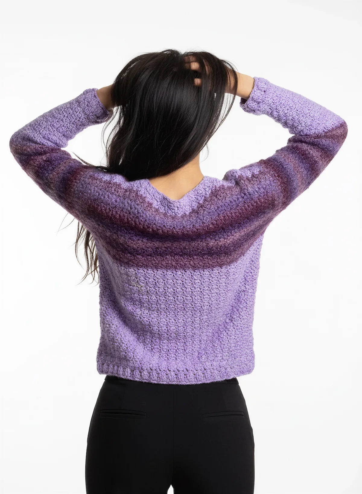 Pull femme Fuga lilas bouclé rayures violet prune – crochet fait main – de dos – Cachalabibi