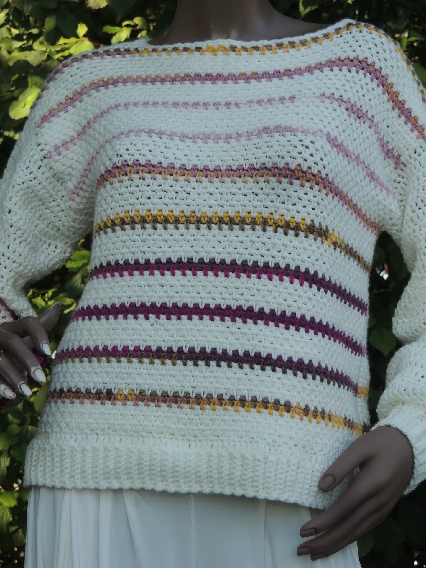 Pull au crochet fait main Inverno de Cachalabibi - blanc rayé - pièce unique artisanale