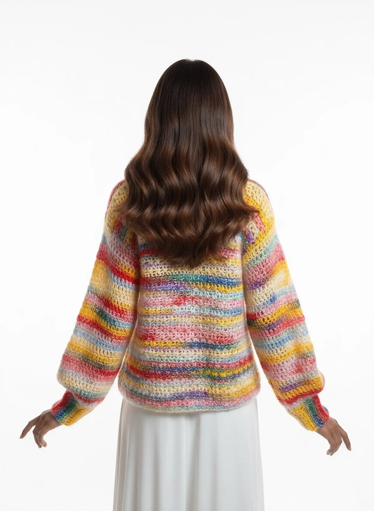  femme Isatis arc-en-ciel bouclé col roulé – crochet fait main – de dos manches bouffantes – Cachalabibi