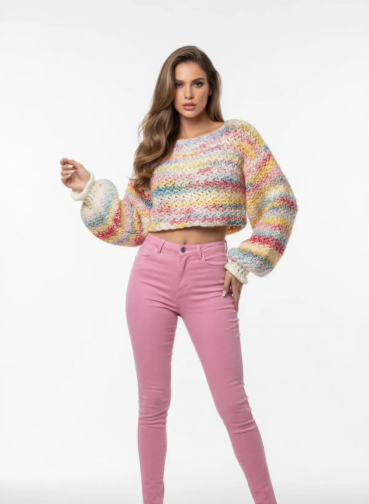 Pull court Lineo rayures pastel arc-en-ciel – crochet fait main – de face – Cachalabibi