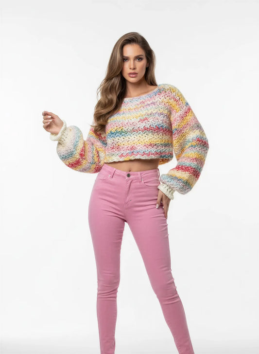 Pull court Lineo rayures pastel arc-en-ciel – crochet fait main – de face – Cachalabibi