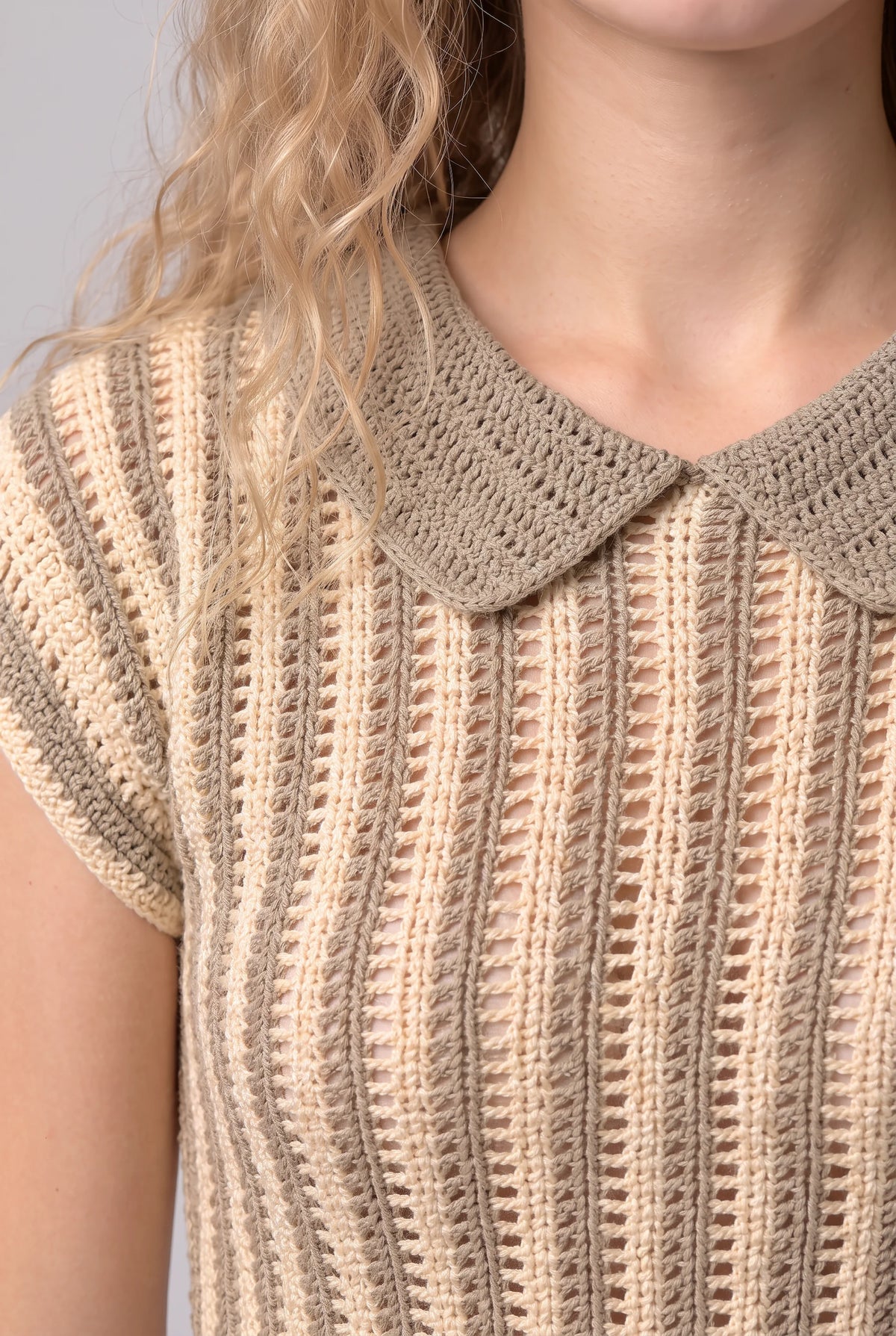 Pull Ballerino crochet beige gris — détail col claudine — Pièce unique Cachalabibi