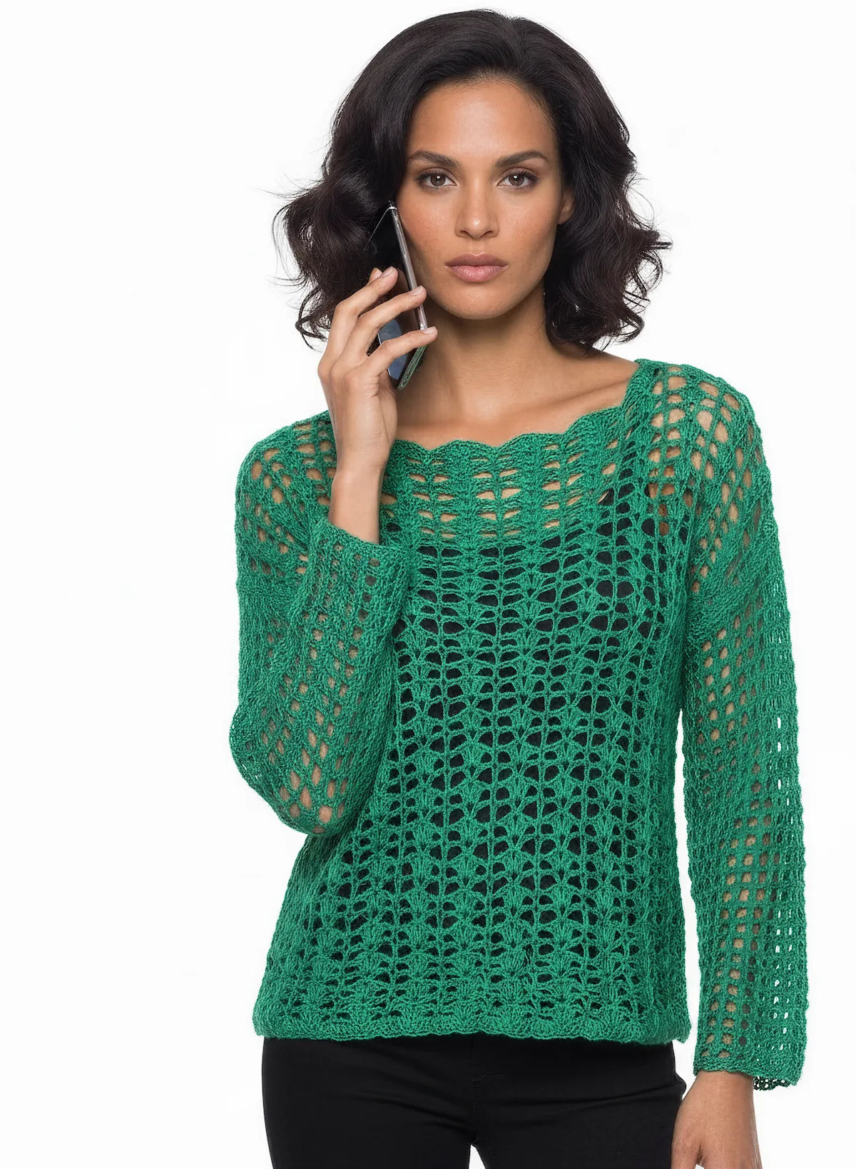 Pull femme Marimar vert émeraude ajouré encolure festonnée – crochet fait main – pose naturelle – Cachalabibi