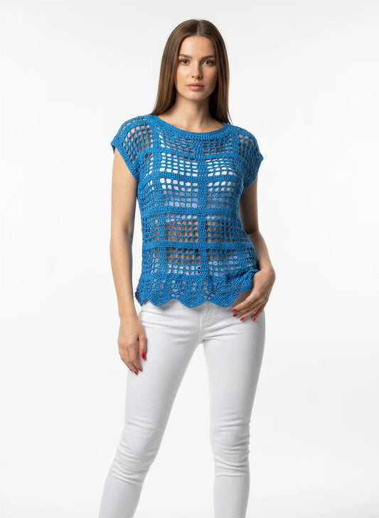 Pull manches courtes Muscari bleu cobalt filet carreaux – crochet fait main – de face – Cachalabibi