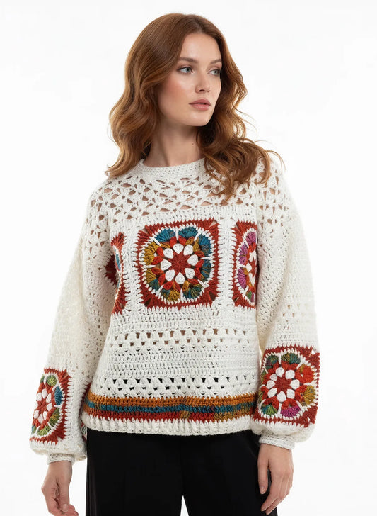 Pull femme Ottagono crème granny square fleurs multicolores – crochet fait main – de face – Cachalabibi