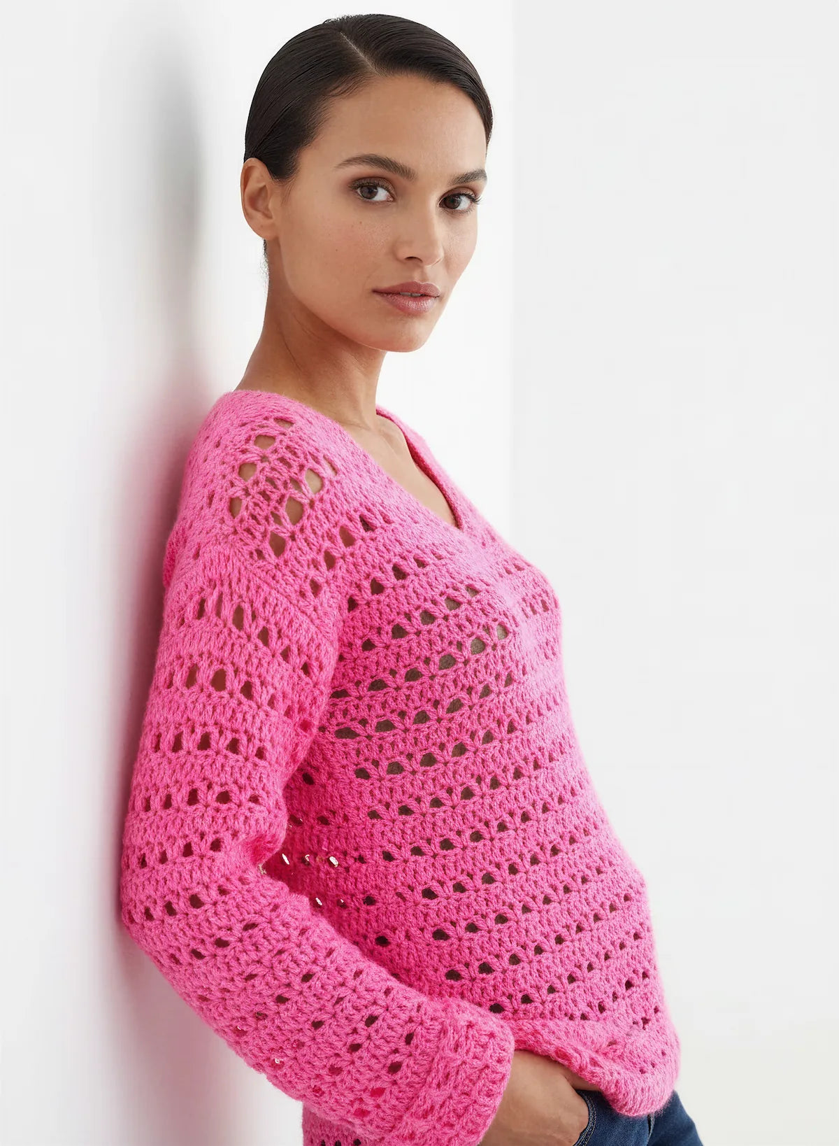 Pull femme Reine de Saba rose fuchsia éventails ajouré – crochet fait main – de côté – Cachalabibi