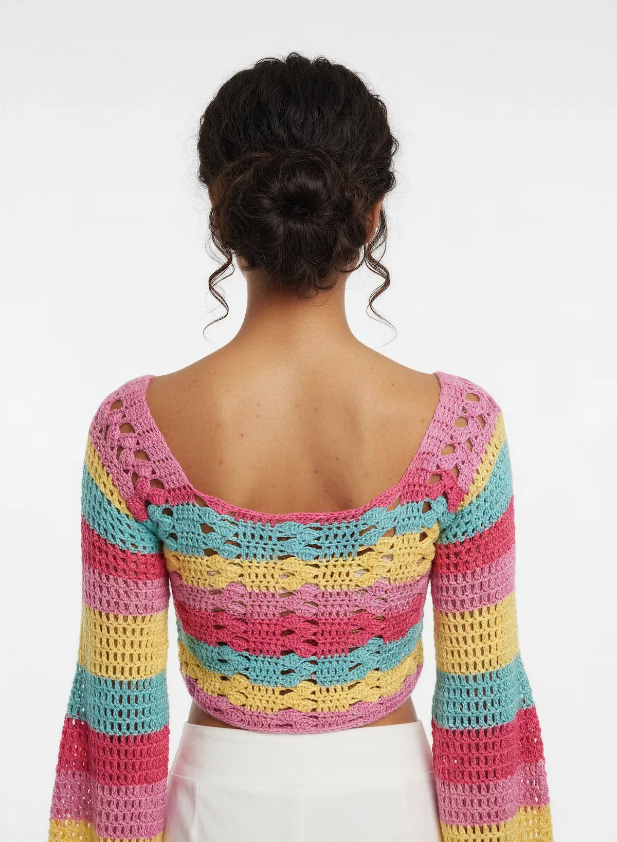 Pull court Romanella rayures multicolores – crochet fait main – manches évasées de côté – Cachalabibi