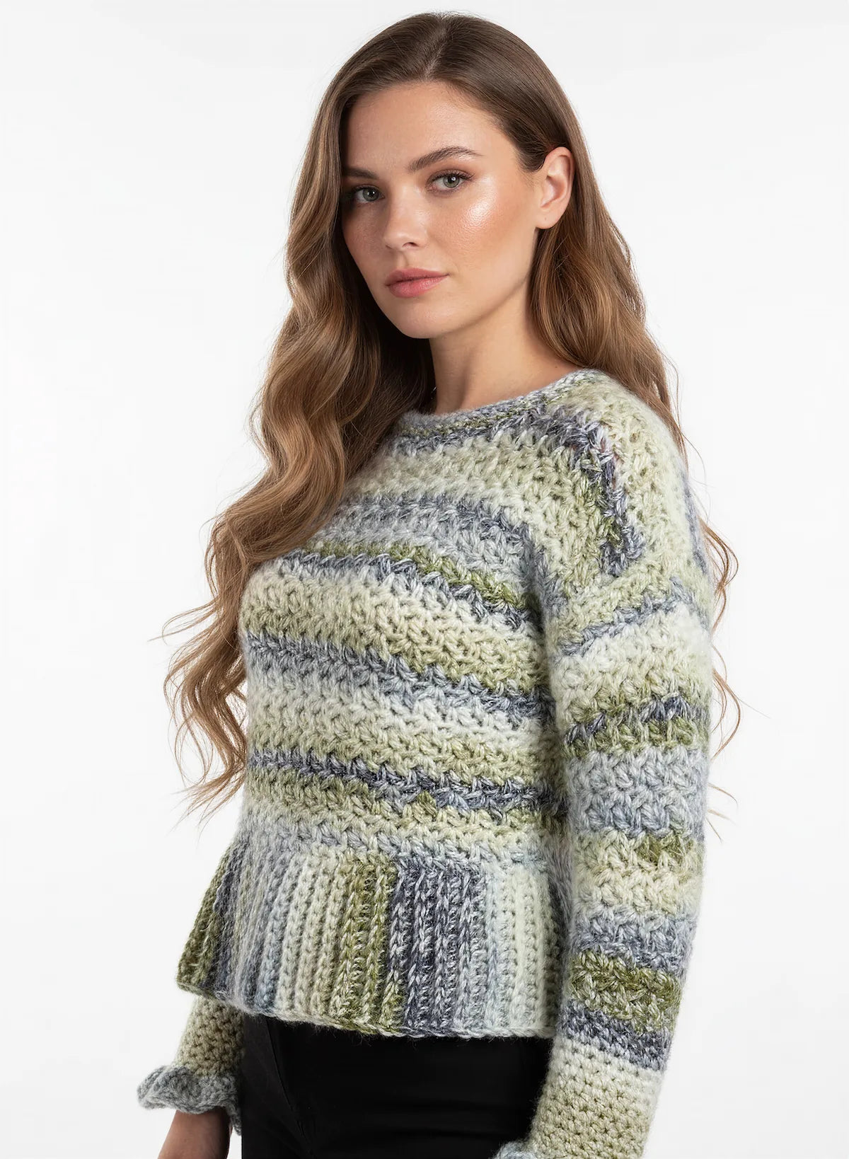 Pull femme Sweaty vert kaki bleu chiné rayures bouclé – crochet fait main – vue 3/4 – Cachalabibi