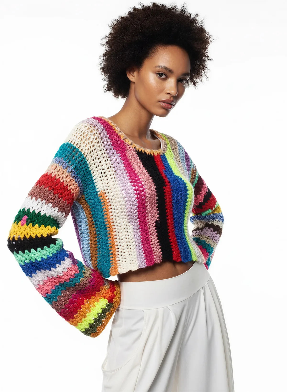 Pull femme Tapatouvu rayures verticales multicolores irisé – crochet fait main – vue 3/4 – Cachalabibi