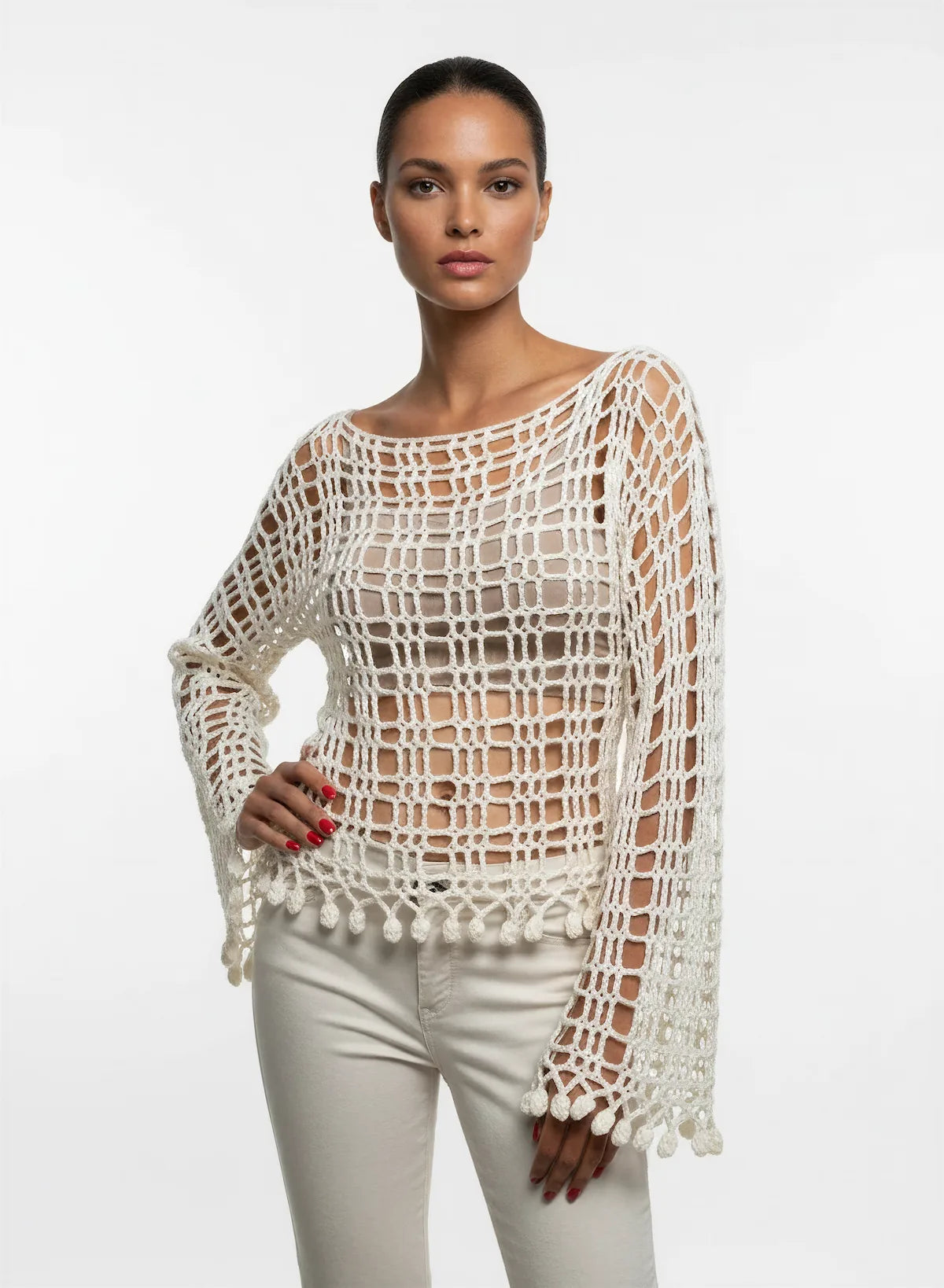 Pull femme Trou-Trou crème grande maille ultra-ajourée pompons – crochet fait main – manches cloche – Cachalabibi