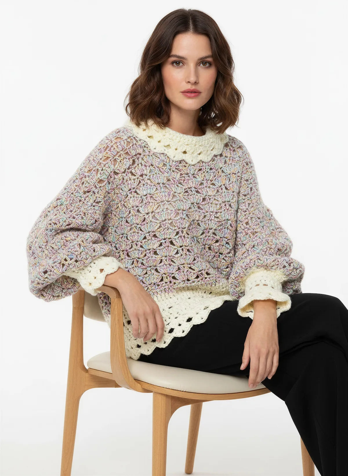 Pull femme Unico lilas chiné irisé éventails col festonné crème – crochet fait main – pose assise – Cachalabibi