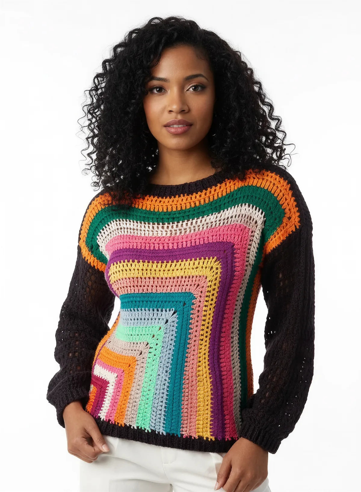 Pull femme Vasarello noir granny square géant multicolore arc-en-ciel – crochet fait main – de face – Cachalabibi