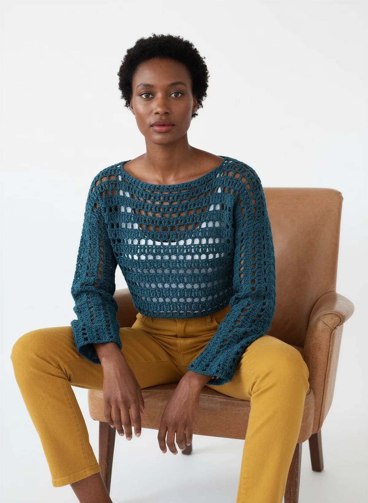 Pull court Verdo bleu canard ajouré – crochet fait main – vue complète de face – Cachalabibi