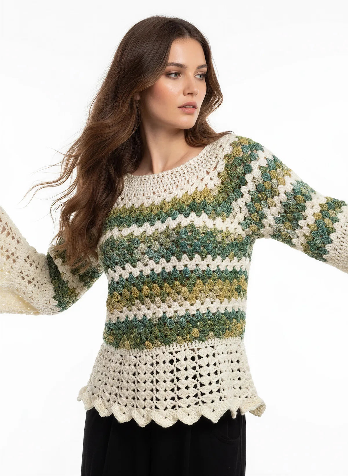 Pull femme Verduro crème rayures vert kaki chiné manches cloche ajourées – crochet fait main – bras écartés – Cachalabibi