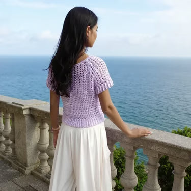 Pull au crochet fait main Glycina de Cachalabibi - parme - Détail des mailles ajourées et de la teinte lavande délicate