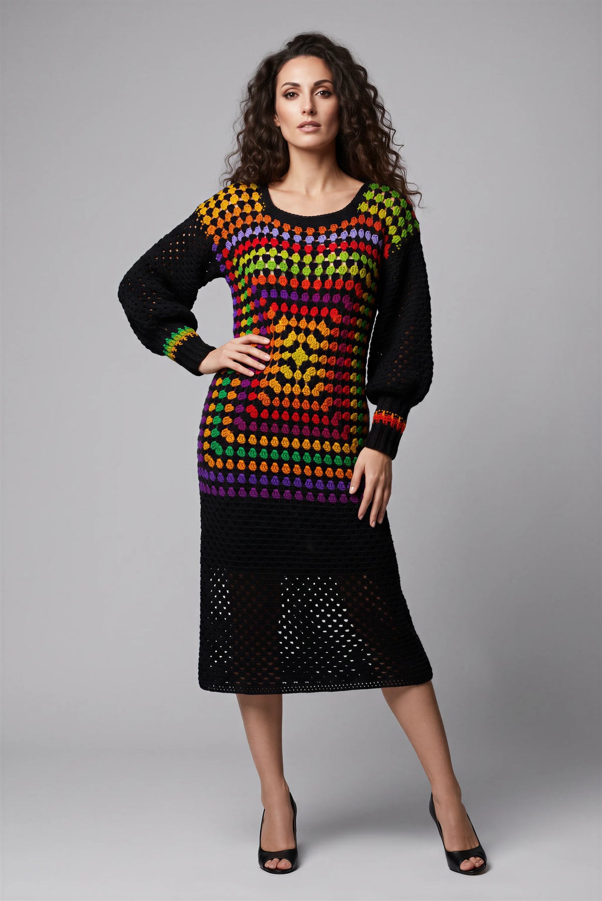 Robe Op'Art crochet granny multicolore fond noir manches bouffantes — vue face — Cachalabibi