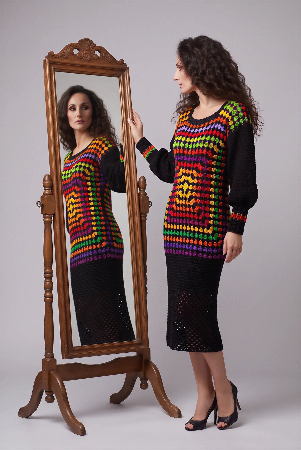 Robe crochet multicolore Op'Art — mise en scène miroir psyché — Pièce unique Cachalabibi