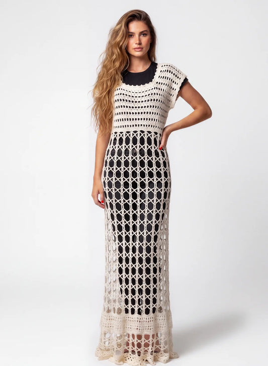 Robe crochet fait main Overdressy écru over-dress transparent grandes mailles géométriques coupe sirène maxi – de face -Cachalabibi