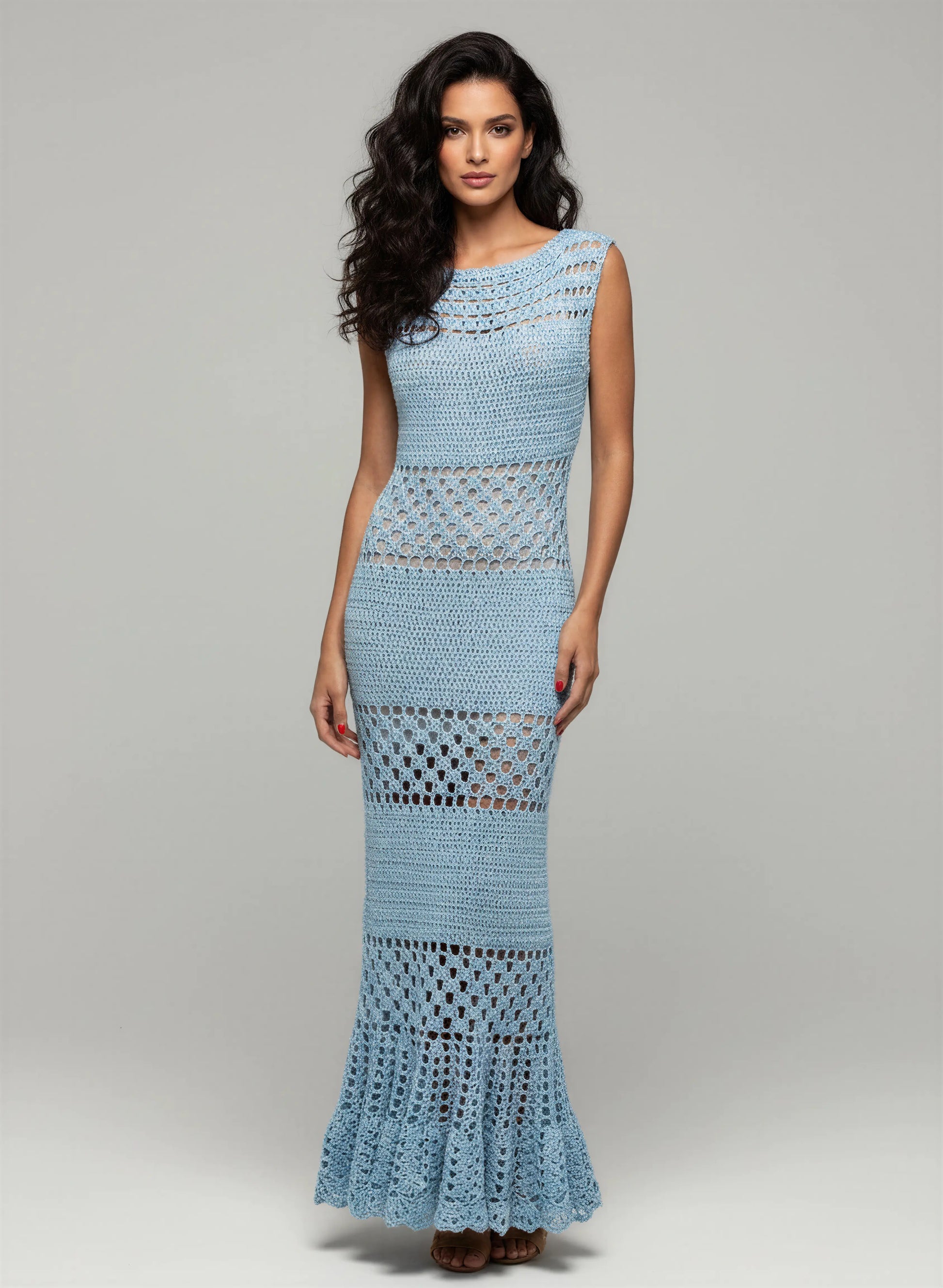 Robe crochet fait main Altobella bleu glacier coupe sirène maxi encolure ronde bretelles larges festonné – Cachalabibi