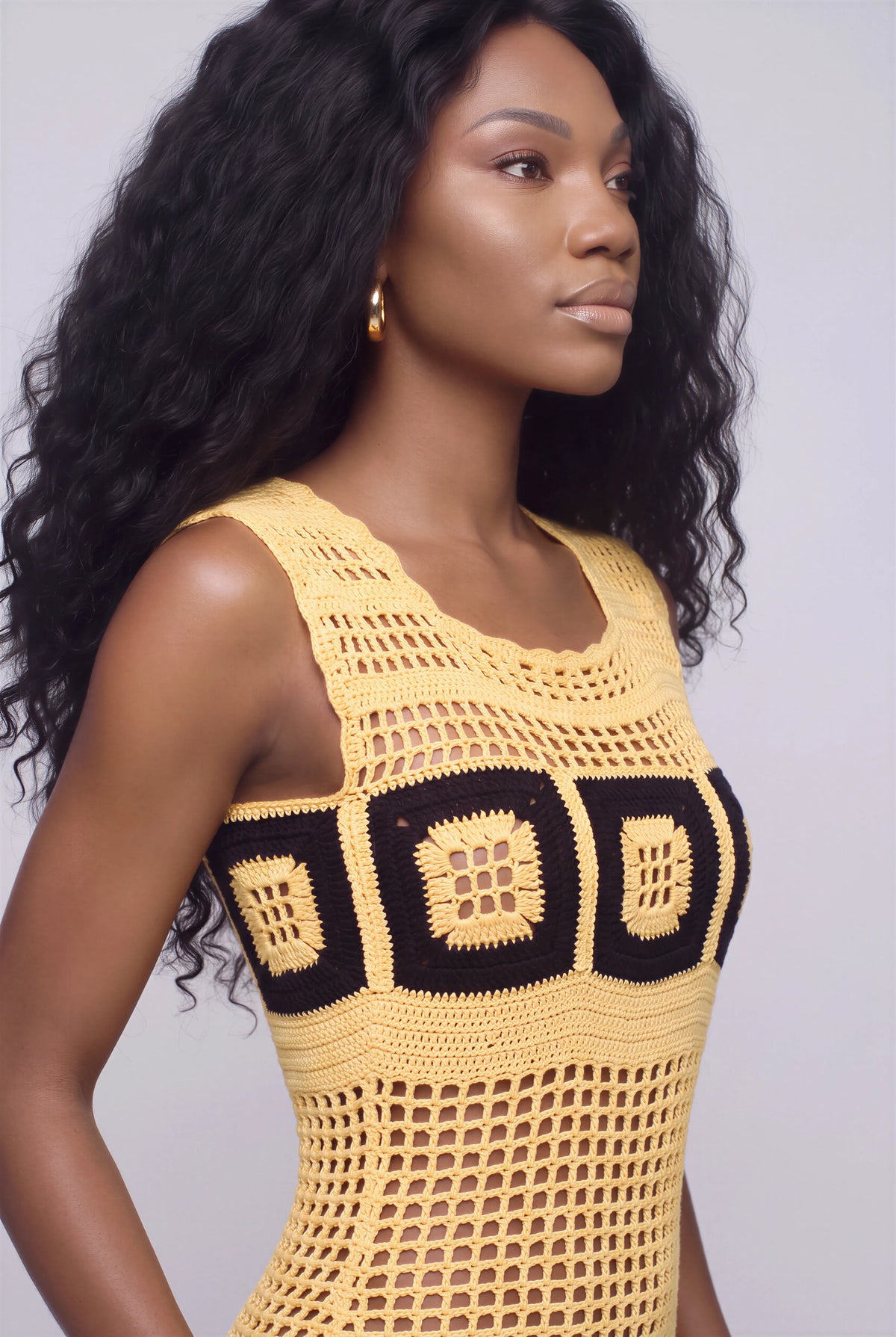 Robe Amarela au crochet - Détail carrés granny crochet noir et jaune — Cachalabibi
