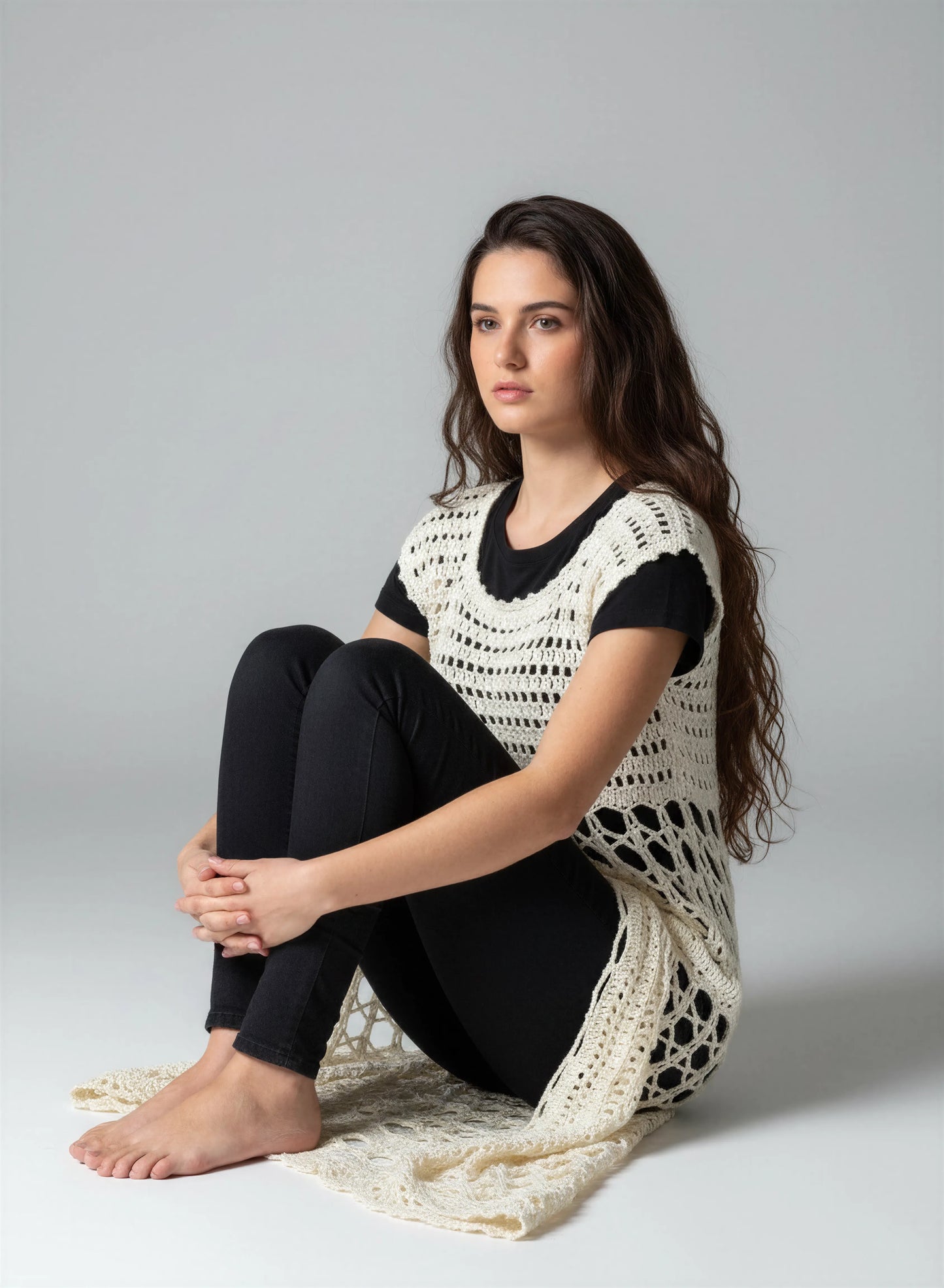 Robe crochet fait main Overdressy écru bas maxi déployé grandes mailles hexagones bordure festonnée pose sol – Cachalabibi