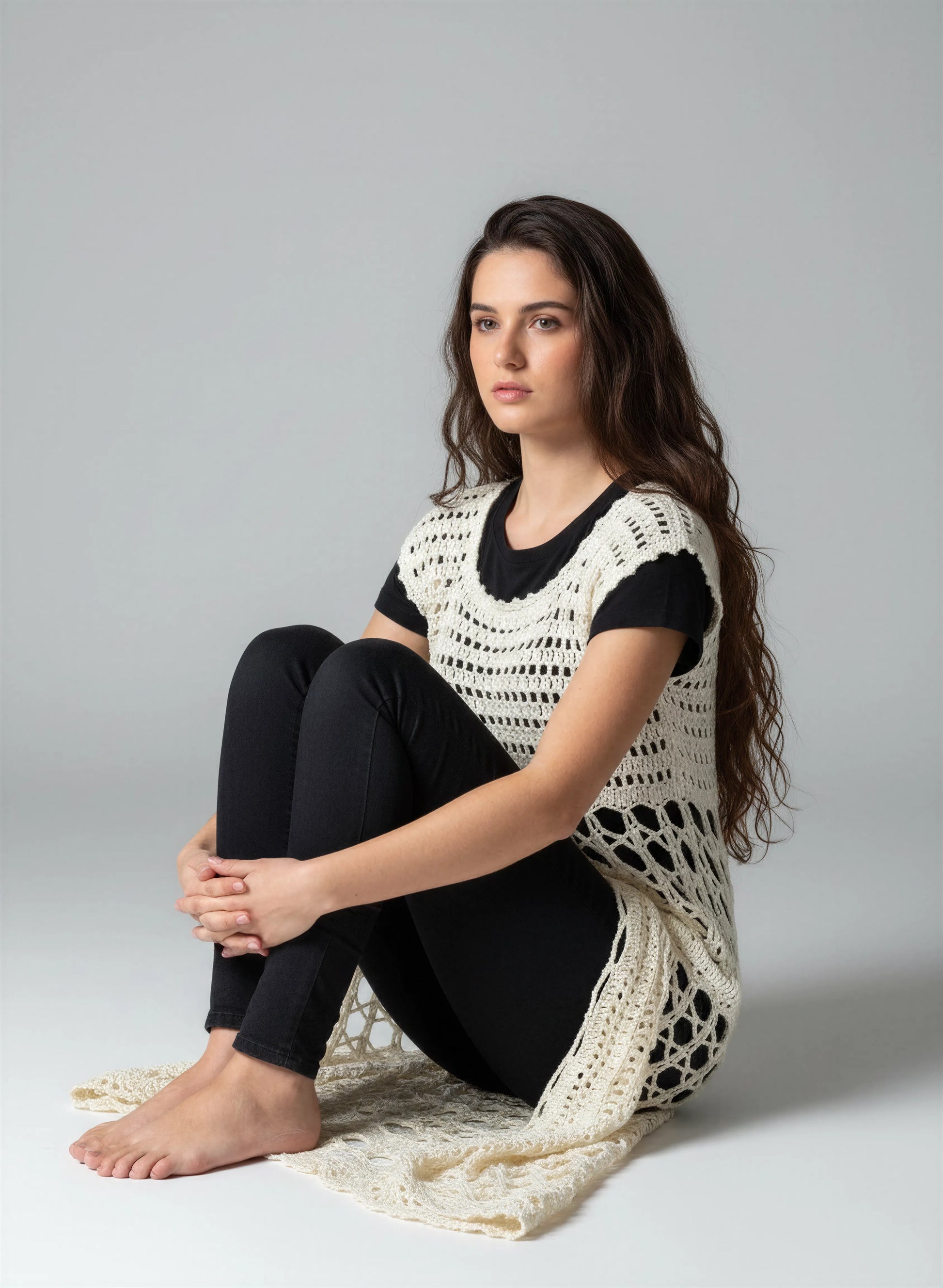 Robe crochet fait main Overdressy écru bas maxi déployé grandes mailles hexagones bordure festonnée pose sol – Cachalabibi
