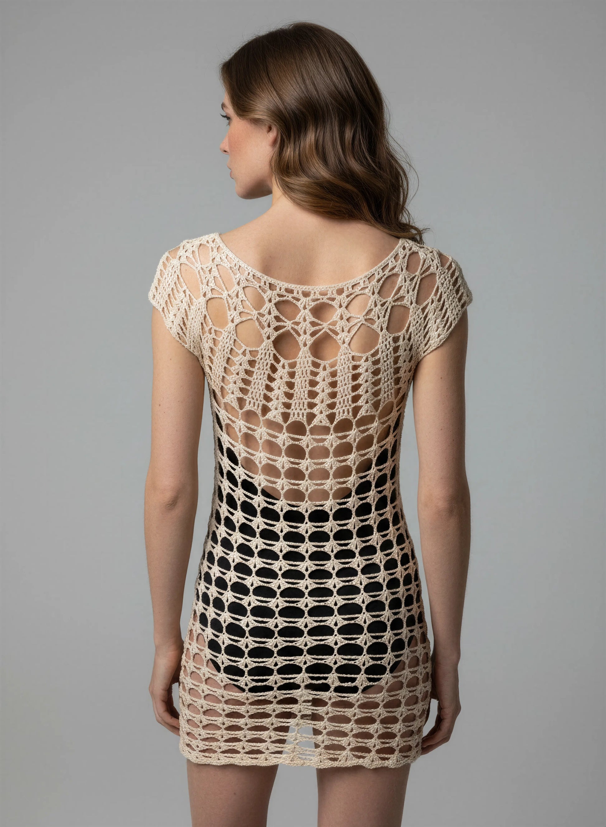 Robe de bain crochet fait main La Playa écru dos yoke ananas grandes mailles ovales transparent noir – Cachalabibi