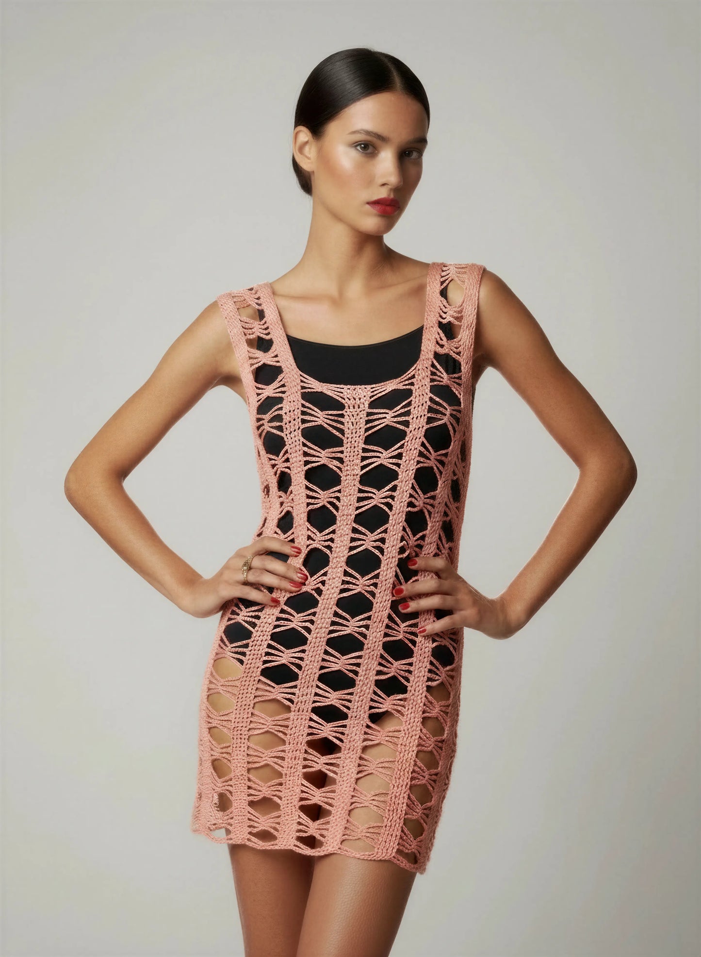 Robe de bain crochet fait main Makemo rose saumon croisillons tressés yoke dense bretelles larges mini – Cachalabibi