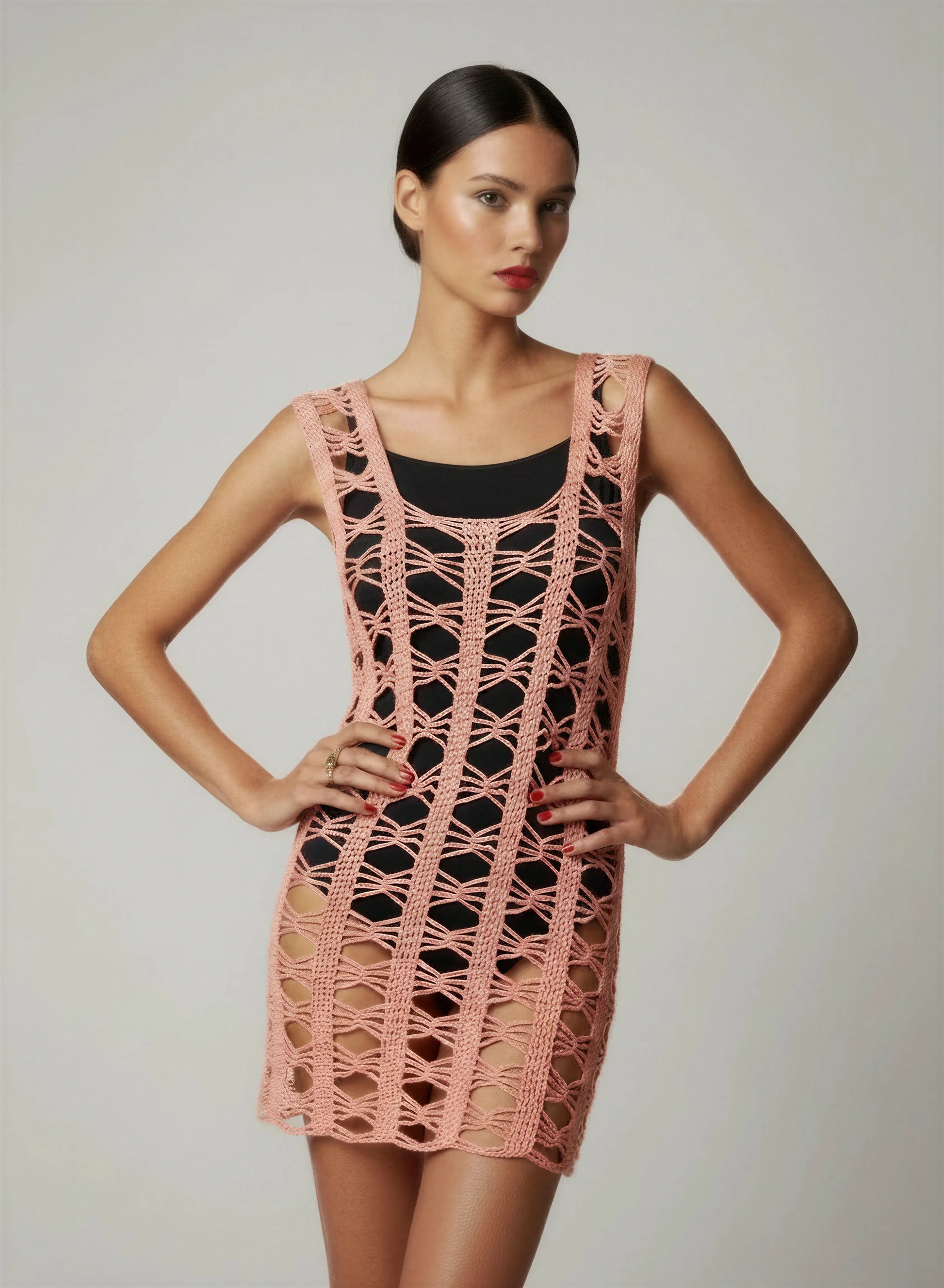 Robe de bain crochet fait main Makemo rose saumon croisillons tressés yoke dense bretelles larges mini – Cachalabibi