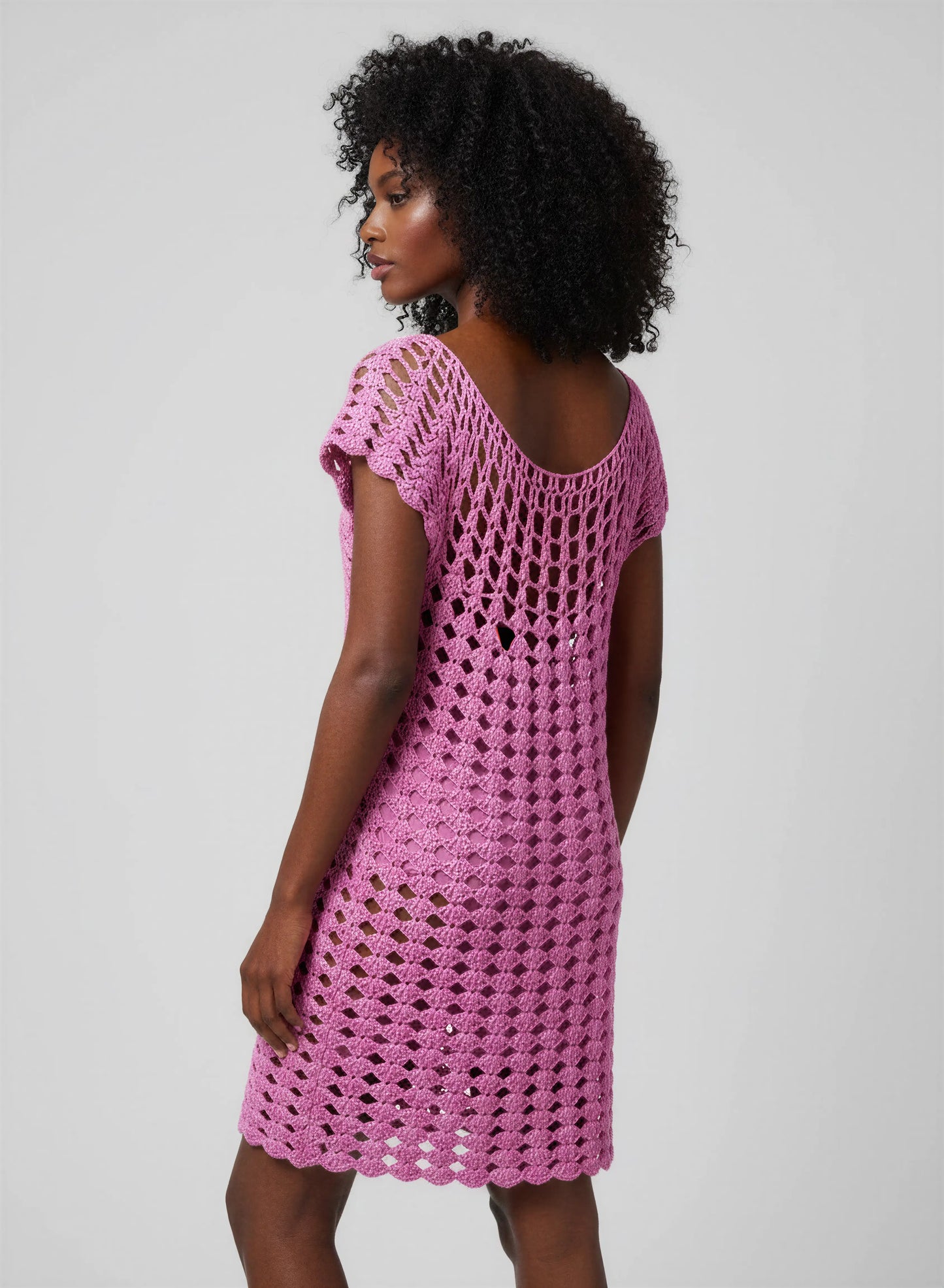 Robe de bain crochet fait main Mindelo rose fuchsia lurex filet mailles éventails encolure U dos mini – Cachalabibi