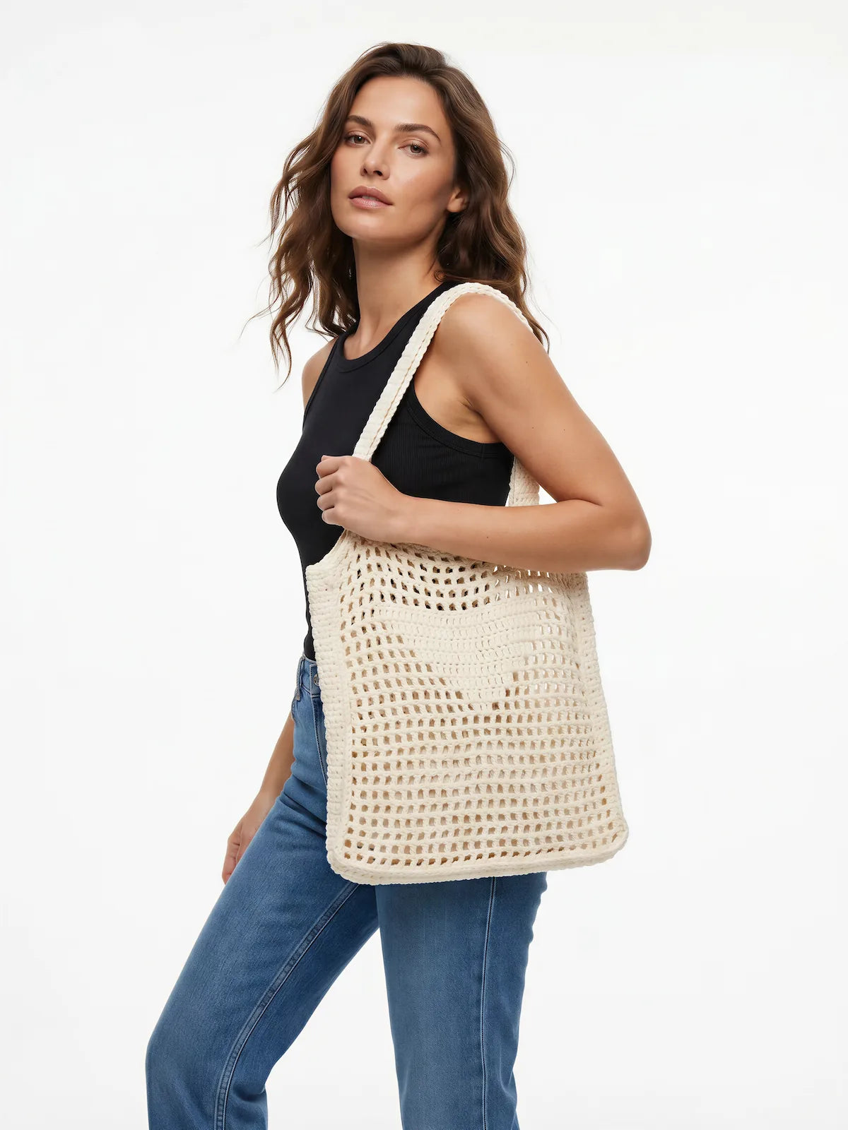 Sac cabas Louxor crème filet grande maille motif fleur central – crochet fait main – vue 3/4 – Cachalabibi