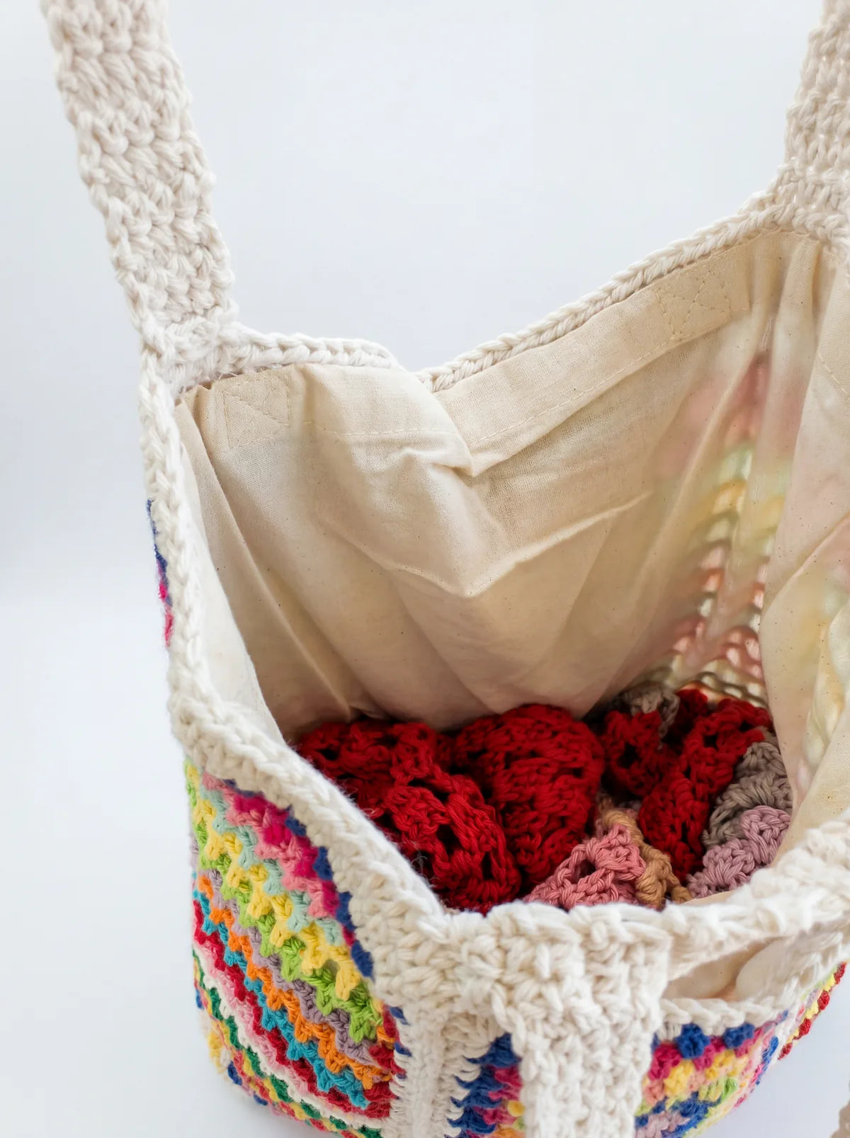 Sac cabas Oulatuvu crème rayures arc-en-ciel vagues doublure lin – crochet fait main – détail intérieur – Cachalabibi