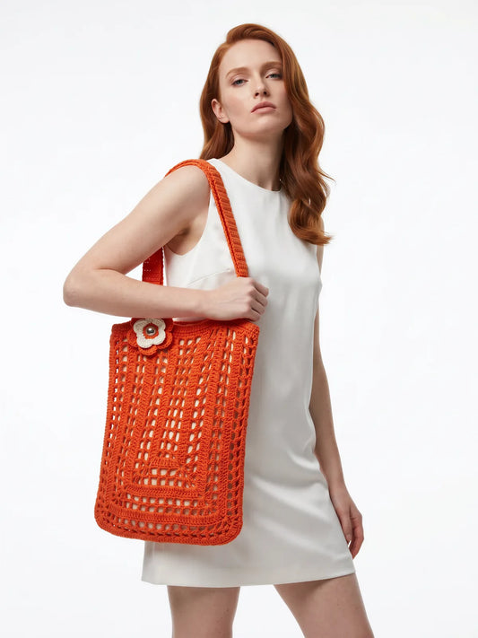 Sac cabas Pocketto orange granny square géant fleur crème doublure lin – crochet fait main – robe blanche éditoriale – Cachalabibi