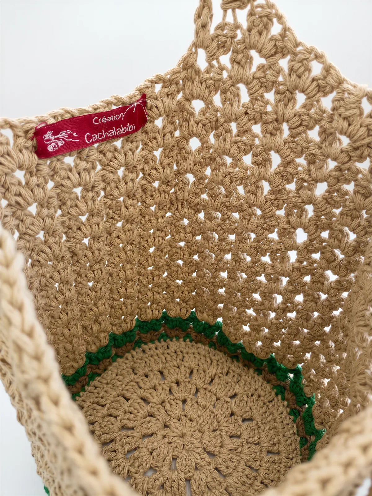 Sac cabas Primavera beige rayures vert émeraude étoiles ajouré étiquette – crochet fait main – vue intérieure fond – Cachalabibi