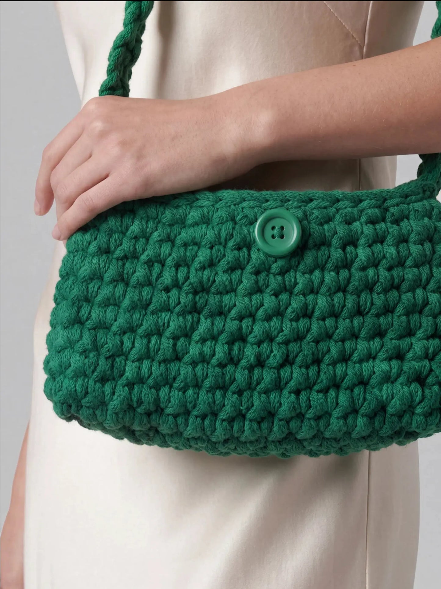 Sac à main au crochet fait main Menta vert de Cachalabibi - détail du bouton vert