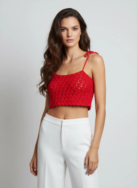 Top Marsianne – vue de face – top crochet fait main rouge encolure droite bretelles fines nouées – Cachalabibi