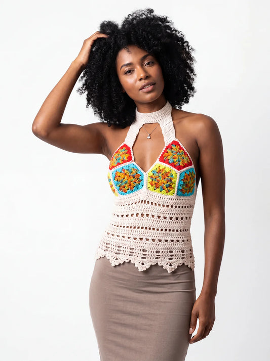 Top dos nu femme crochet Fogolino hexagones granny multicolores, col choker blanc cassé, vue de face — Cachalabibi 